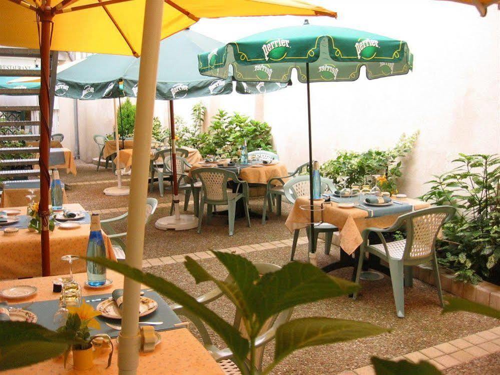 Logis Hotel Restaurant La Boule D'Or Chinon Ngoại thất bức ảnh